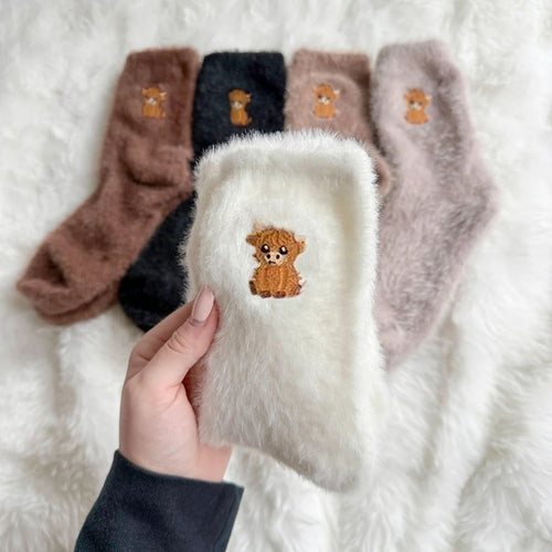 🐾 Thick Plush Highland Cow Crew Socks Soft Skin-Friendly Socks for Home & Office💕