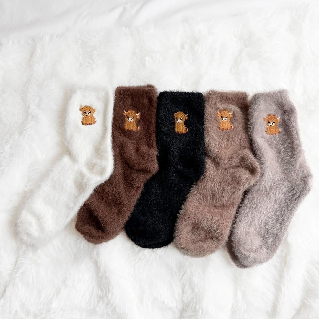 🐾 Thick Plush Highland Cow Crew Socks Soft Skin-Friendly Socks for Home & Office💕